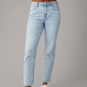 AE High Waist Mom Jeans (Size 4)